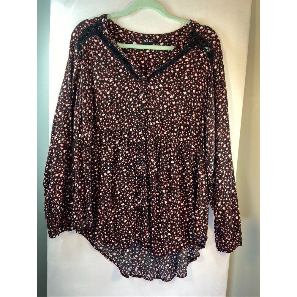 TORRID WOMENS SZ 1X BUTTON UP CINCH WAIST UNEVEN HEM STARS HEART PRINT BLOUSE